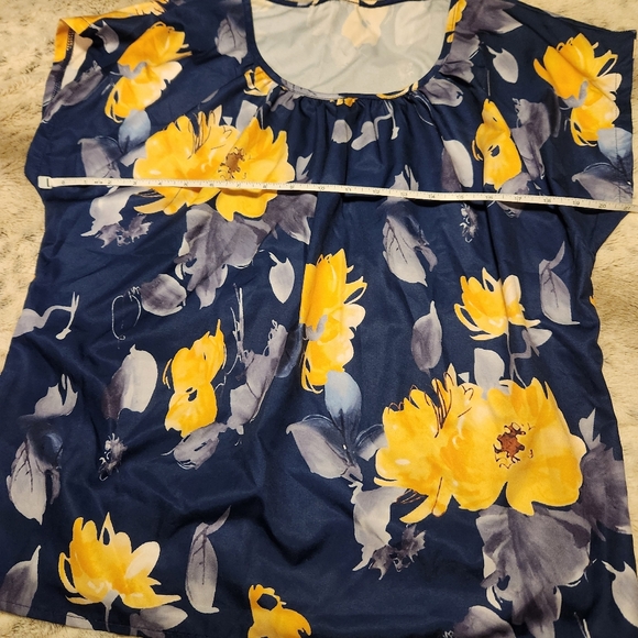 No Brand Tag Scoop Neck Short Sleeve Blue and Yellow Floral Blouse - Picture 11 of 16